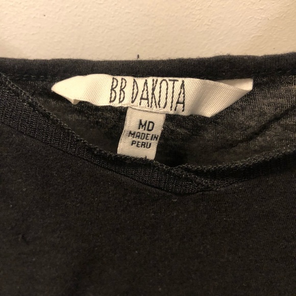 BB Dakota black tank with detailed neckline. Size M. - Picture 4 of 5